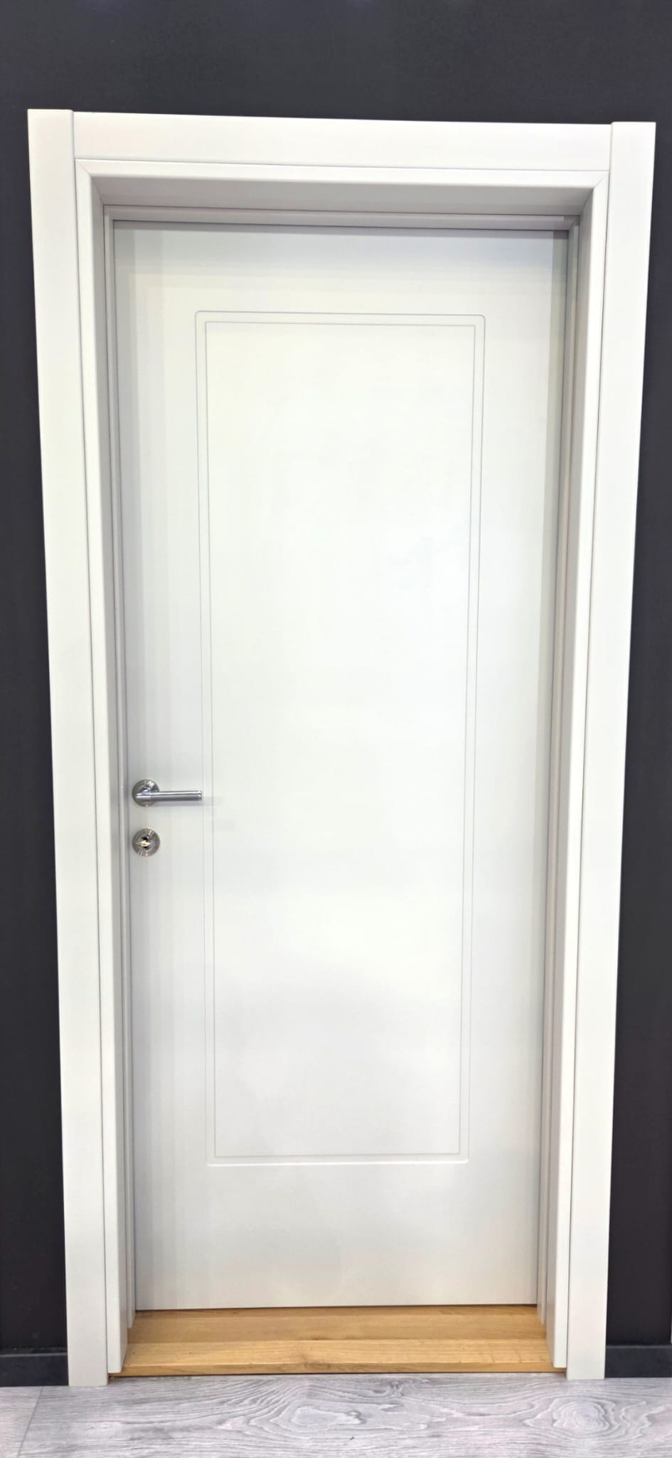 Lakirana vrata Box